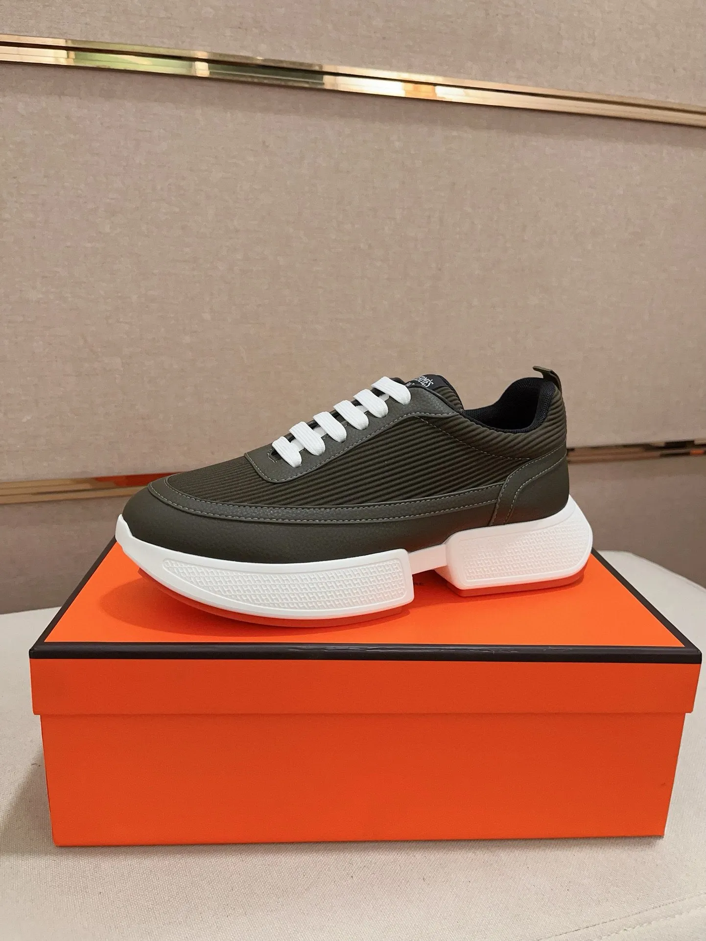 Men's clothing and shoes💰: 440💰《HERMES》【Classic original single version】Hermès; top 🔝purchasing agent🔍🔍men's latest 🇺🇸 counter sales simultaneously, imported from Italy original ▲▲cowhide ▲▲ (high-end, nobility, class) ) Exquisite workmanship (Italian 🇮🇹 imported water-dyed 🐂 cowhide lining) sole: original sole provided by the original factory, ⚠️exclusive double-layer activity·TPR·rubber·combined molded outsole; super comfortable·wear-resistant·non-slip·environmental protection The real thing is more beautiful if you take the real thing (high quality, follow the order). You can enter and exit the counter at will * Number of yards: 38-44 (45 can be customized and cannot be returned or exchanged)